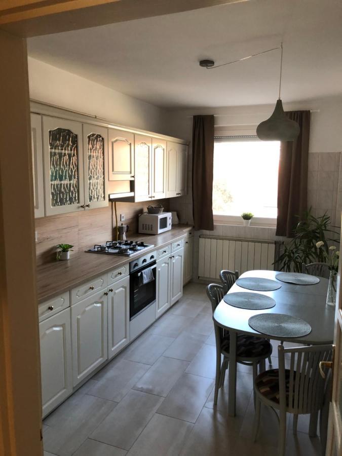 Szeged Gyoengye Apartment Ngoại thất bức ảnh