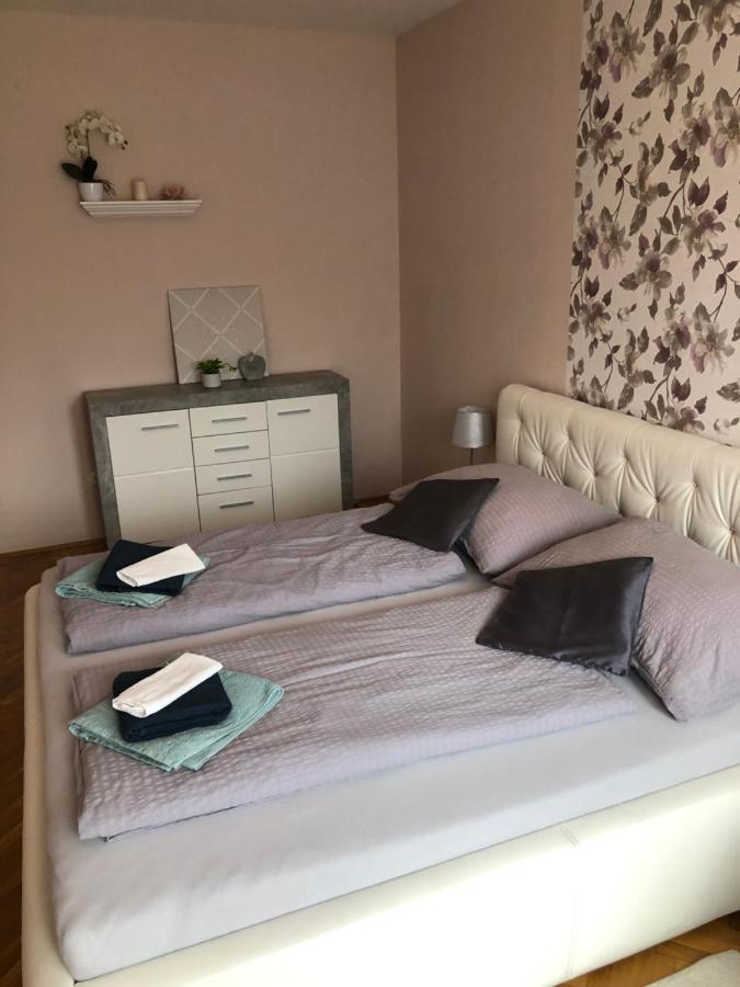 Szeged Gyoengye Apartment Ngoại thất bức ảnh