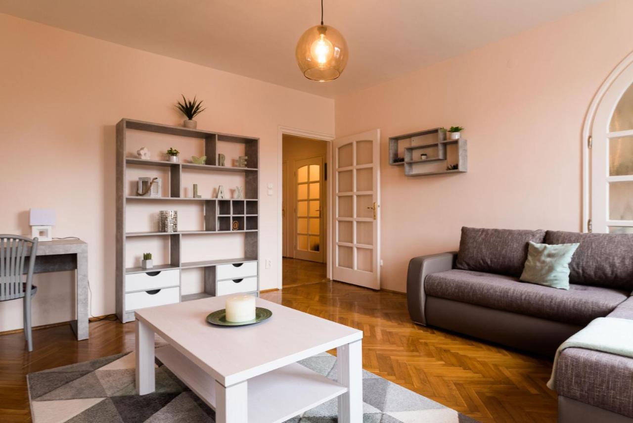 Szeged Gyoengye Apartment Ngoại thất bức ảnh
