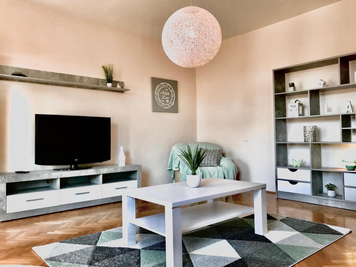 Szeged Gyoengye Apartment Ngoại thất bức ảnh